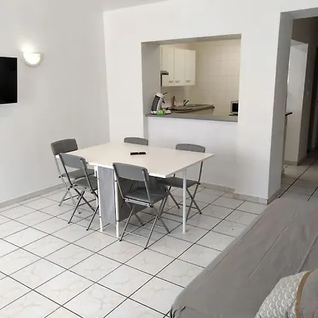 Casa de Férias Agreable Maison 2 Ch 5 Mins Valenciennes Et Garage